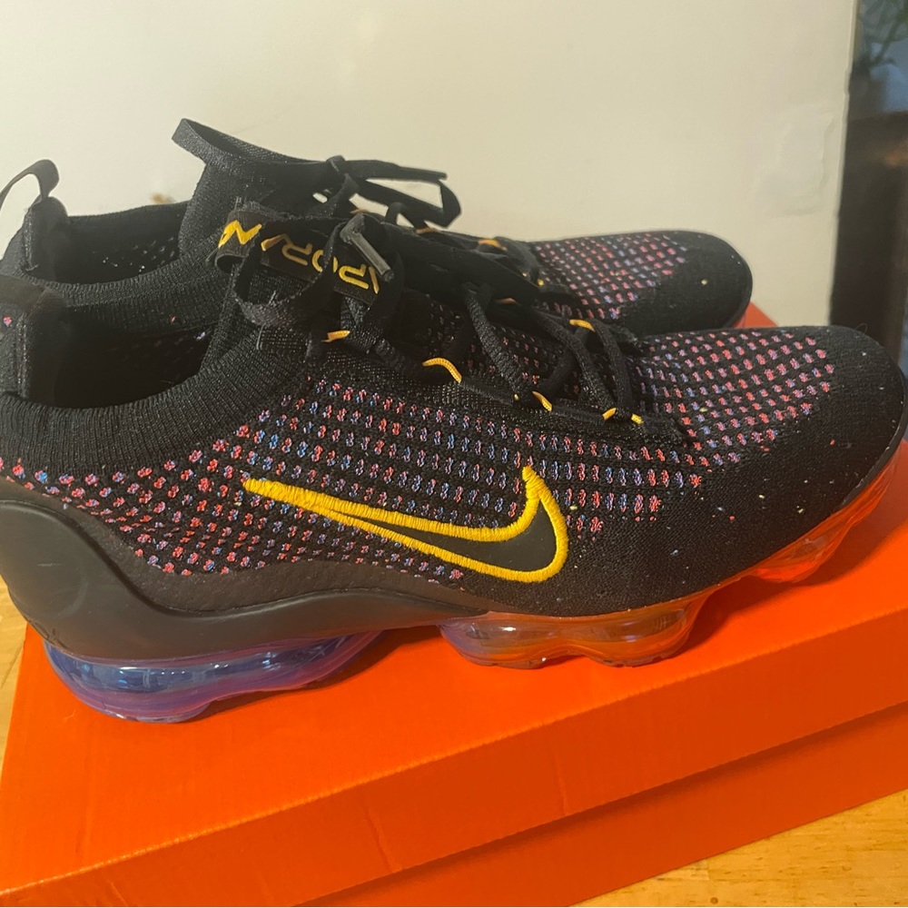 Vapormax 2021 Black/Photo Blue/Crimson Gold sneakers New Without Tags
